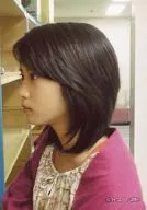 志田未来/バストアップ・衣装赤白・花柄・左向き/公式生写真
