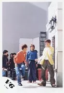 V6/森田・三宅・岡田/全身・衣装オレンジ黄青・三宅左足上げ/公式生写真