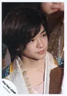 Hey! Say! JUMP / Yuri Chinen / Face Up / Costume White Water Color / Eyes Right, People Behind / Official Official photo