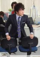 Kanjani Eight / Shingo Murakami / Whole body ・ Sitting in a chair ・ Suits ・ Looking right ・ Back members / Johnny's web