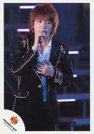 NAGASAKI 0527 : Kanjani Eight / Shingo Murakami / Live Photo / Knee-Top / Jacket black / Right hand microphone / Left hand chest / Eh! Real? Surprising! TOUR 2007