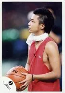 Kinki Kids / Tsuyoshi Domoto / Upper body ・ Costume red tank top ・ Both hands basketball ・ Body facing left ・ Towel on neck / Official Official photo