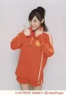 Aya Matsuura / Kneecap / Costume Orange / fingers of both hands Stand / Left / Background white / Official Official photo