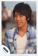 Arashi / Kazuya Ninomiya / Bust up / Costume light blue / Outdoor / Evening / Official Official photo