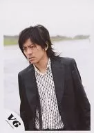 V6 / Takeshi Morita / Upper body / Costume black and white polka-dot pattern / Eye left / Background white / Official Official photo