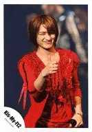 Kis-My-Ft2 / toshiya Miyata / upper body / costume red / left hand microphone / live photo / official Official photo