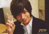 SexyZone/中島健人/橫型・臉朝上・外套黑色・襯衫白色・右側和平/JOHNNY'S World