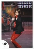 KAT-TUN / Kazuya Kamenashi / Live Photo / Whole body / Jacket black / Pants red / Body facing left / Knee bending / Official Official photo