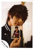 Hey! Say! JUMP / Ryosuke Yamada / Bust up / Costume black / Right hand photo / Body facing right / Face tilted / Official Official photo