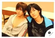 Hey!Say!JUMP/山田凉介・中岛裕翔/横型・托胸・山田卫衣灰色・中岛服装黑色.蓝色/公式生写真