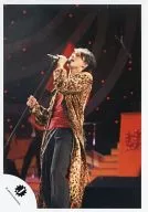 Kis-My-Ft2 / Taisuke Fujigaya / Live Photo / Whole Body / Leopard Pattern Jacket Brown / Inner Red / Both Hands Stand Microphone / Upper Left Eye View / Official Official photo