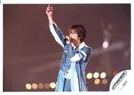 V6 / Hiroshi Nagano / Live Photo / Horizontal / Above the Knee / Costume Denim Blue / Left Hand Microphone / Right Hand Lift / Pointing / Logo "J-Friends" / Official Official photo