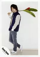 SeXyzone / Kikuchi Fuma / Whole body / Costume black and white / Left hand pocket / Right hand leaf / Body facing left / Background white / Official Official photo