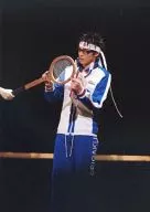 輝馬(乾貞治)/ライブフォト・膝上・青学ユニフォーム白青・頭にハチマキ・左手ラケット・右手ノート・キャラクターショット/ミュージカルテニスの王子様2ndシーズン 「ミュージカル『テニスの王子様』青学vs六角」 追加生写真