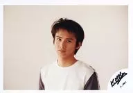 KinKi Kids / Koichi Domoto / Horizontal ・ Bust up ・ Costume white ・ Black ・ Face tilted ・ Camera line / Official Official photo