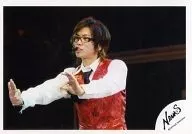 NEWS / Shigeaki Kato / Live Photo / Horizontal / Upper body / Best Red / Shirt White / Both Hands Front / Glasses / Background Black / Official Official photo