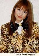 Morning Musume / Kaori Iida / Upper Body / Costume Leopard Pattern Beige Orange / Bow Tie / Background White / Official Official photo