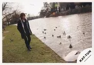 KAT TUN / Tatsuya Ueda / Horizontal ・ Whole body ・ Fur ・ Costume Black ・ White ・ Right hand pocket ・ River ・ Swan ・ Duck / Official Official photo