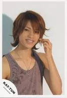 KAT TUN / Tatsuya Ueda / Bust up / Costume Tank Top Brown / Left Hand Hair / Official Official photo