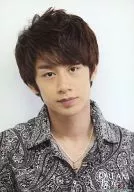KAT-TUN/中丸雄一/托胸衣衣圖案襯衫黑.白.項鏈.背景白/DREAM BOYS