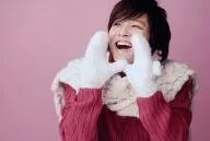 Kim Jong-hoon / Horizontal, Background Pink, Sweater, Gloves, Both Hands Par, Postcard Size / Official photo