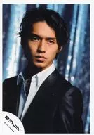 Kanjani Eight / Ryo Nishikido / Bust up / Costume Black / Inner White / Background Blue Silver / Official Official photo