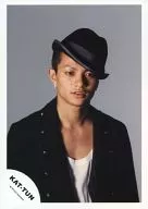 KAT TUN / Sei Tanaka / Bust up / Jacket black / Inner white / Cap / Eye right / Background grey / Official Official photo