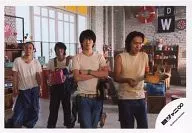 Kanjani Eight / Assembly (4 persons) / Horizontal / Knee-High / T-Shirt White / Yokoyama-armband / Yasuda-ryote Present / Indoor / Official Official photo