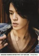 Mamoru Miyano / Bust Up / Costume Denim / Eye Down / Background Brown / BREAKING! MAMORU MIYANO FIRST LIVE TOUR 2009 Bromide