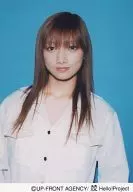 早安少女组。/后藤真希/上半身・衬衫白色・背景水色・相机视线/正式生写真