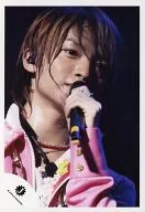 Kis-My-Ft2 / Yuta Tamamori / Live Photo / Face Up / Costume Pink / Left Hand Microphone / Background Black / Official Official photo