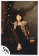 Kinki Kids / Tsuyoshi Domoto / Sitting ・ Costume grey ・ Black ・ Eye-Right ・ Soap bubble / Official Official photo