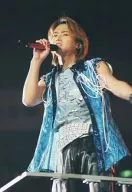 Kinki Kids / Koichi Domoto / Live Photo, Above-the-Knee, Sleeveless Costume Light Blue, Right Hand Microphone, Black Background, Frameless / Johnnys Family Club Official photo