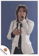 OSAKA 0830-0902 : Kanjani Eight / Shingo Murakami / Live Photo / Upper Body / Costume White / Left Hand Microphone / Eh! Real? Surprising! TOUR 2007