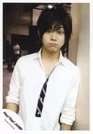 Hey! Say! JUMP / Ryosuke Yamada / Upper Body / Shirt White / Mouth Closed / Person Behind / Official Official photo