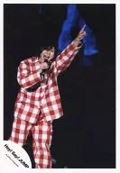 Hey! Say! JUMP / Ryosuke Yamada / Live Photo / Knee-Up / Pajamas Style Costume Red and White / Left Hand Raised / Right Hand Microphone / Mouth Open / Official Official photo