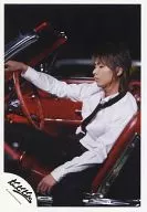 Kinki Kids / Koichi Domoto / White Shirt / Sitting / Black Tie / Left Body / Right Hand Handle / Car / Official Official photo