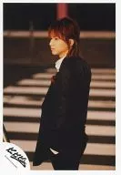 Kinki Kids / Koichi Domoto / Above-the-knee ・ Costume jacket black ・ Body facing left ・ Left hand pocket ・ Background crosswalk / Official Official photo