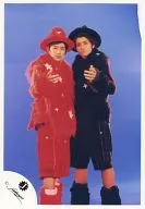 Johnnys / Hideaki Takizawa / Jun Akiyama / Above-the-knee / Red / Black costume / Cap / Protruding hand / Blue background / Official Official photo