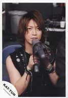 KAT-TUN / Kazuya Kamenashi / Upper body ・ Costume black ・ Both hands ・ Megaphone ・ Eye level ・ Sitting in a chair / Official Official photo