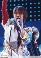 Arashi / Masaki Aiba / Live Photo / Upper Body / white / Inner red / Left hand microphone / Right hand raised / Background dot / Johnny's web