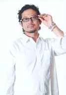 Ai-kata / Hideo Watanabe / Upper Body / Shirt White / Left Hand Glasses / Background White / Stage "Rendra セツナゲ - A Piece of Love" Bromide