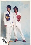 Kinki Kids / Koichi Domoto, Tsuyoshi Domoto / Whole body, Costume white, Background light blue, Flower, Eye-point left / Official Official photo