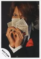KAT-TUN/上田龍也/托胸上衣黑襯衫白兩手撲剋牌相機視線/官方生寫真