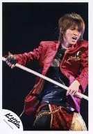 Kinki Kids / Koichi Domoto / Live Photo / Above Knee / Costume Red / Black / Both Hands Stick / Eye View Right / Background Black / Official Official photo