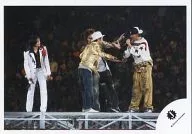 Johnny/Group (4 pessoas) /Live Photo, Horizontal, Body, Domoto Figurino White, Right Mike, Kokubu Figurino Gold, Hat / Official Raw Photo