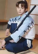 Takuma Sueno (Yamada Rikichi) / Whole-body, Seiza, Sitz, Eye-right, Katana, Background-shoji, Character Actor Shot / Musical 「 Nintama Rantaro 」 2 nd Part 「 Budget! 」 Replay