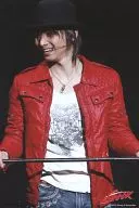 Kinki Kids / Koichi Domoto / Live Photo / Upper body / Jacket red / Inner white / Cap black / Eye point left / Double-hand cane / Background black / "Endless SHOCK" / 2L size official Official photo