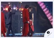 Johnnys / Koichi Domoto ・ Tomoya Nagase / Live Photo ・ Horizontal ・ Whole body ・ Koichi costume black ・ Red ・ Left Hand Microphone ・ Nagase Right Hand Microphone ・ Backward Facing / Official Official photo