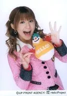 Morning Musume / Mari Yaguchi / Upper body / Costume pink / Both hands snowman / Body diagonal / Background white / Official Official photo